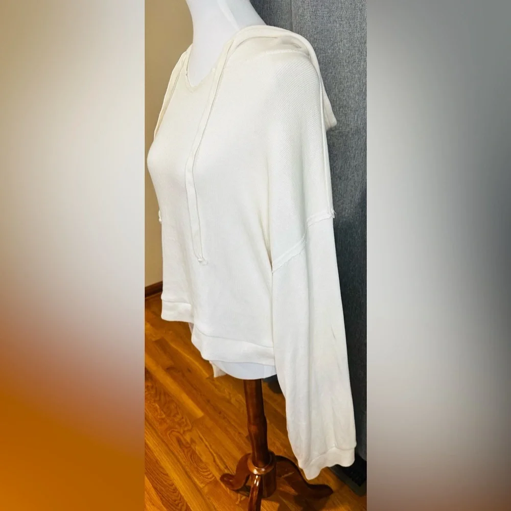 FB Beach Cream Waffle Knit Hoodie Women’s Size Large – Lightweight Pullover Top